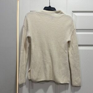 Banana Republic Factory Cream Turtleneck Sweater (NWOT)